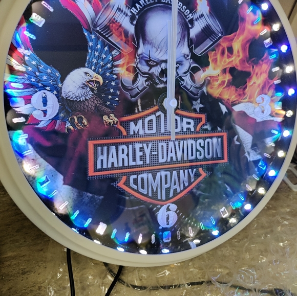 Harley Davidson skull clock - Picture 4 of 6